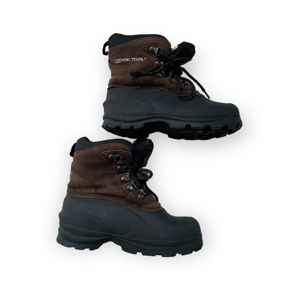 Kids Ozark Trail size 13 boots
